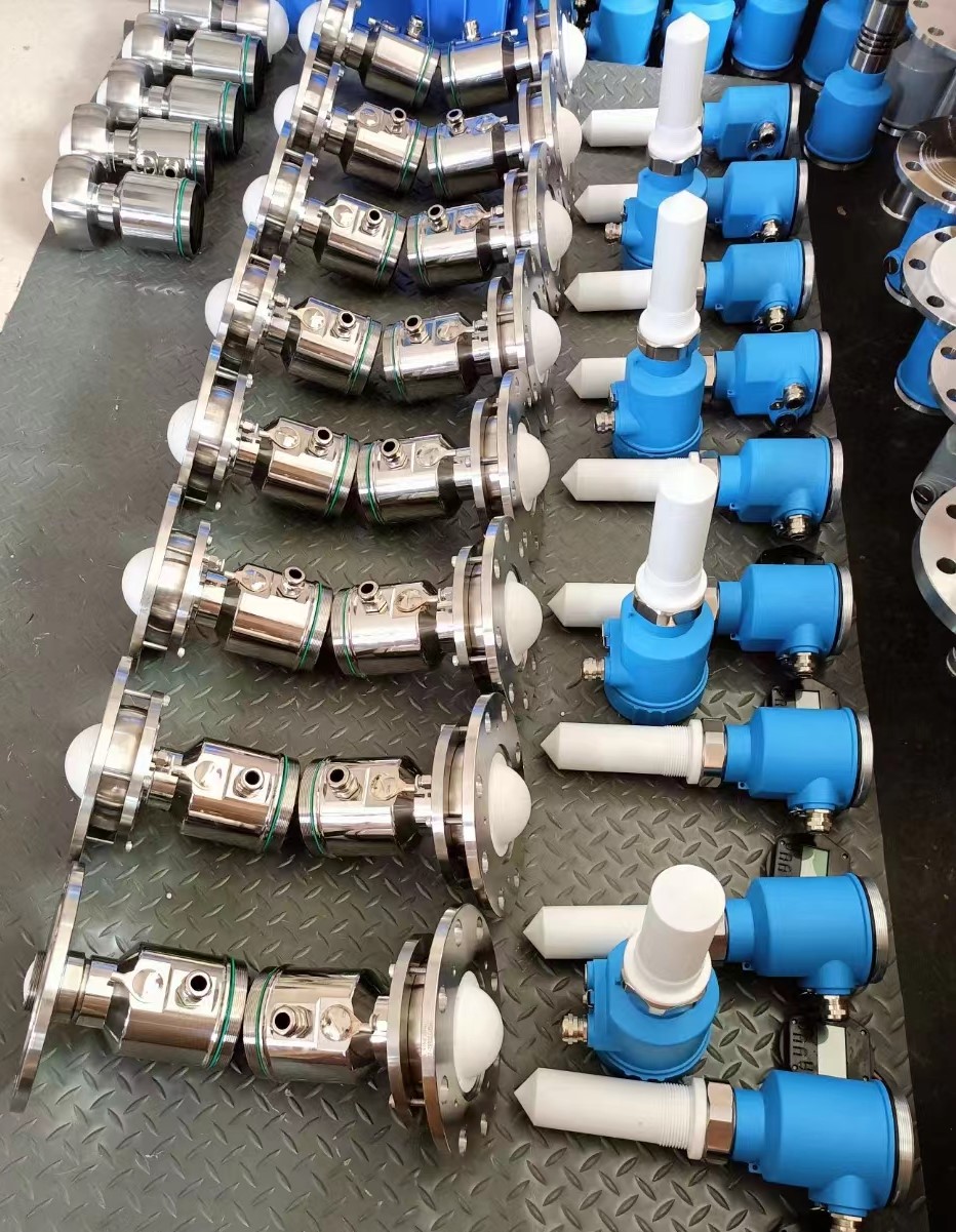 各種型號(hào)雷達(dá)液位計(jì)